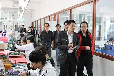 福建省委統戰部副部長、省工商聯黨組書記王玲視察虹潤公司